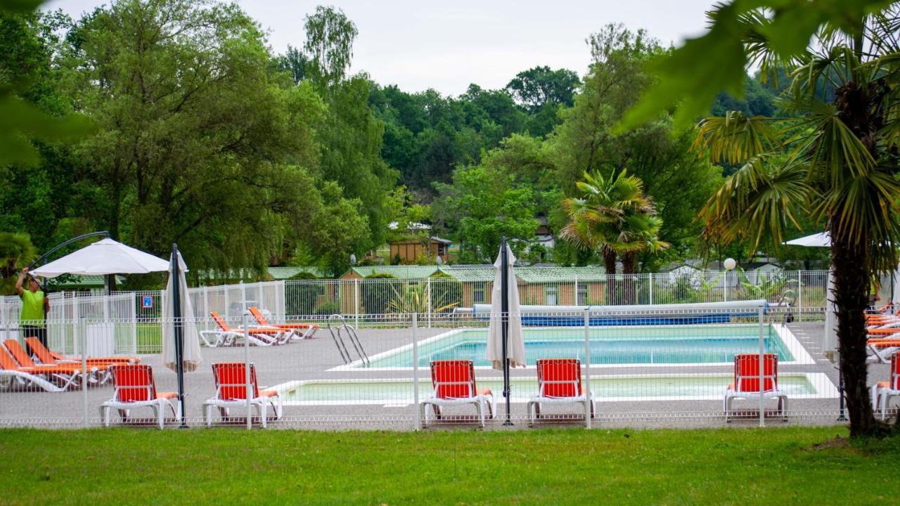 Camping 3 Etoiles - Piscine Chauffee - Vue Montagne サン・ジロン エクステリア 写真