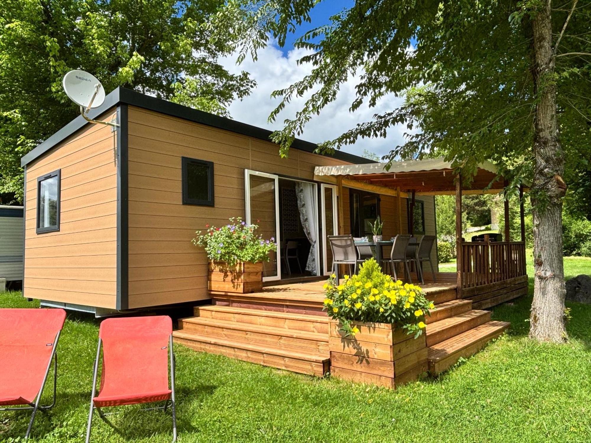 Camping 3 Etoiles - Piscine Chauffee - Vue Montagne サン・ジロン エクステリア 写真
