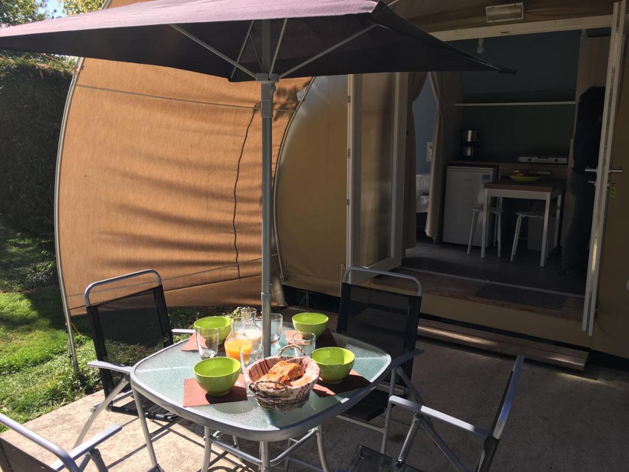 Camping 3 Etoiles - Piscine Chauffee - Vue Montagne サン・ジロン エクステリア 写真
