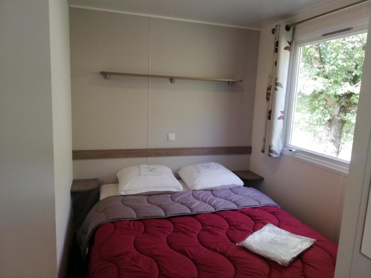 Camping 3 Etoiles - Piscine Chauffee - Vue Montagne サン・ジロン エクステリア 写真