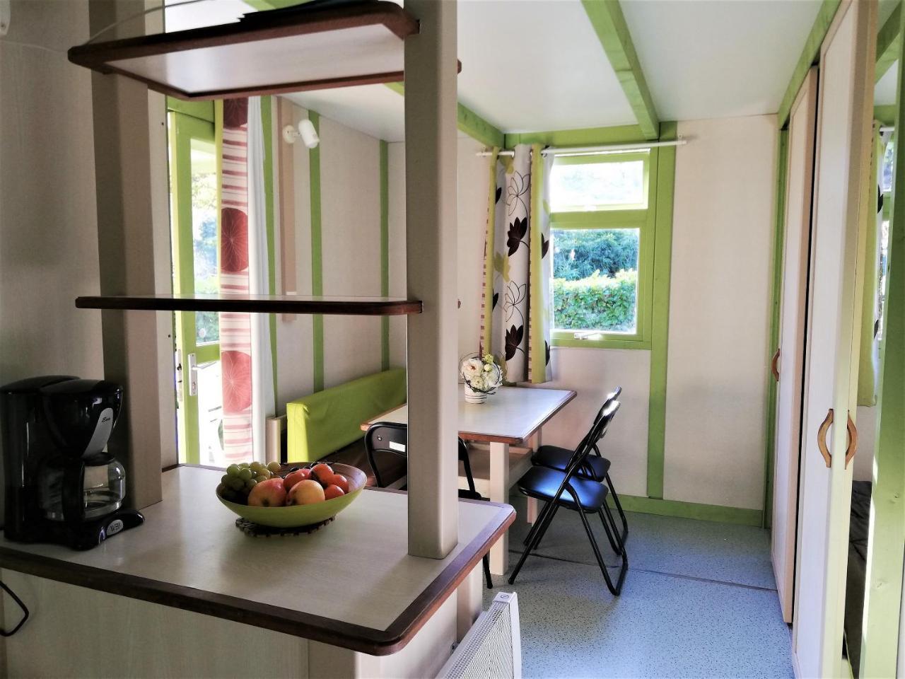 Camping 3 Etoiles - Piscine Chauffee - Vue Montagne サン・ジロン エクステリア 写真
