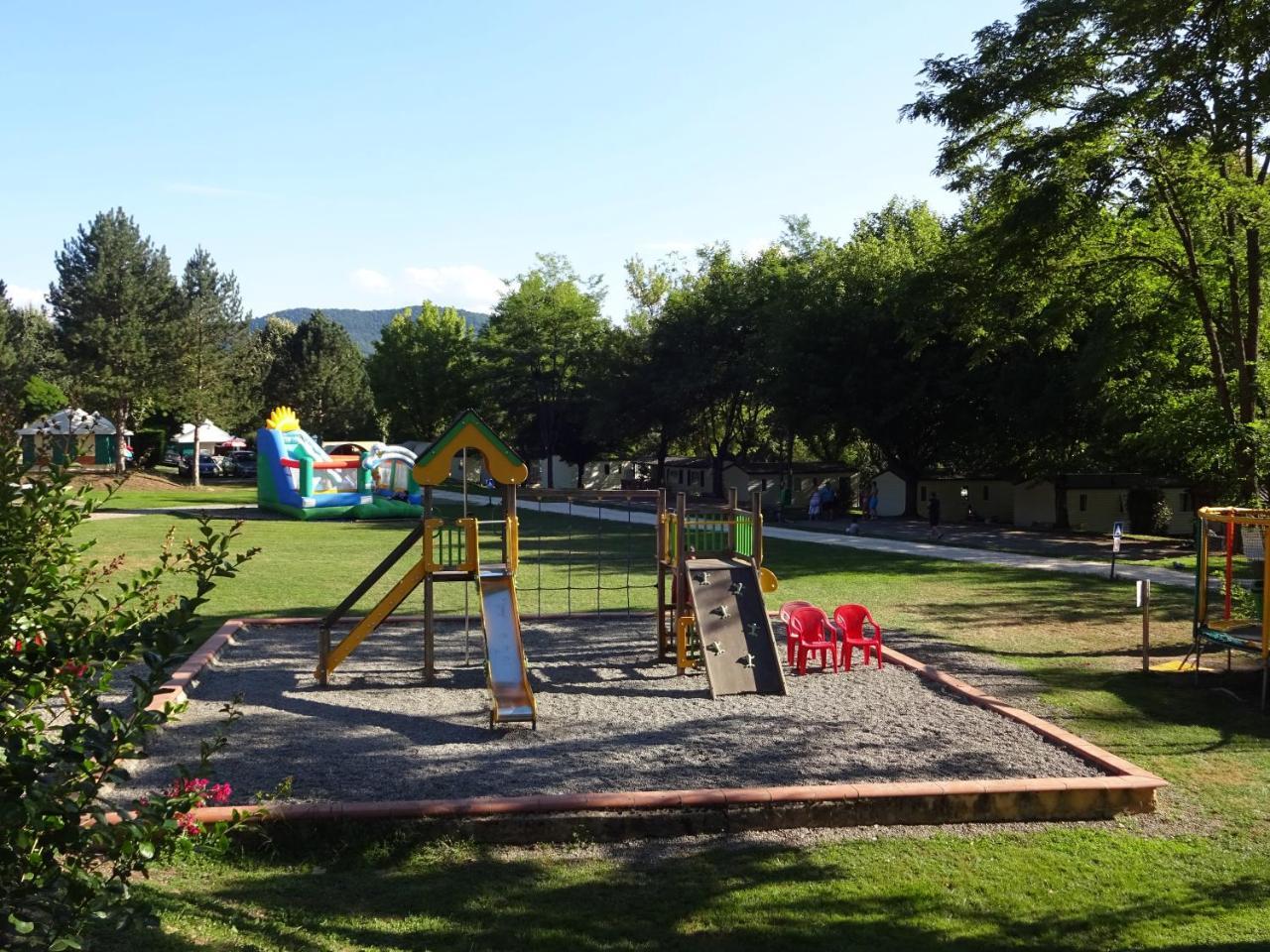 Camping 3 Etoiles - Piscine Chauffee - Vue Montagne サン・ジロン エクステリア 写真