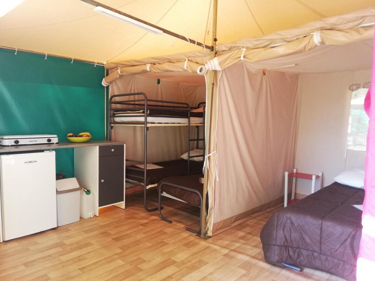 Camping 3 Etoiles - Piscine Chauffee - Vue Montagne サン・ジロン エクステリア 写真