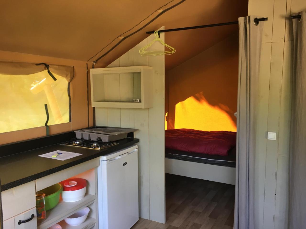 Camping 3 Etoiles - Piscine Chauffee - Vue Montagne サン・ジロン エクステリア 写真
