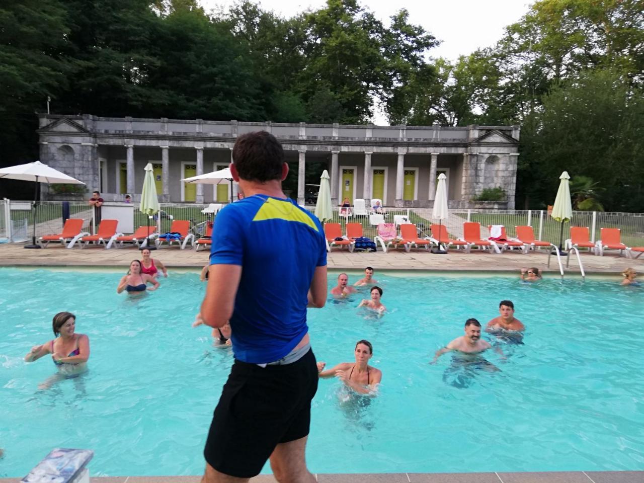 Camping 3 Etoiles - Piscine Chauffee - Vue Montagne サン・ジロン エクステリア 写真